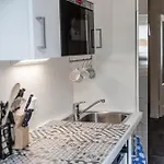 2 Double Bed In Sunny House In West Ferienhaus