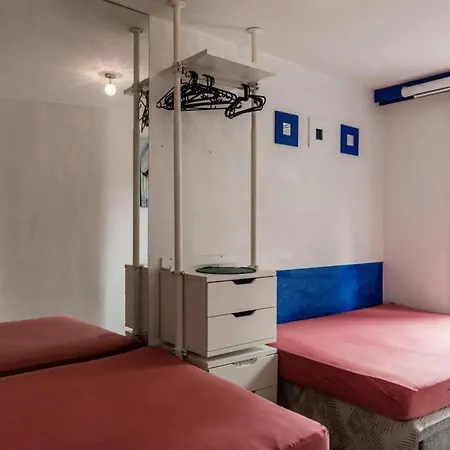 2 Double Bed In Sunny House In West *