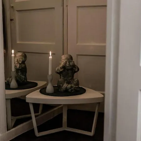 2 Double Bed In Sunny House In West