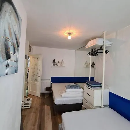 2 Double Bed In Sunny House In West *