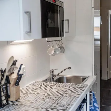 2 Double Bed In Sunny House In West Ferienhaus