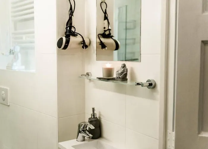 2 Double Bed In Sunny House In West