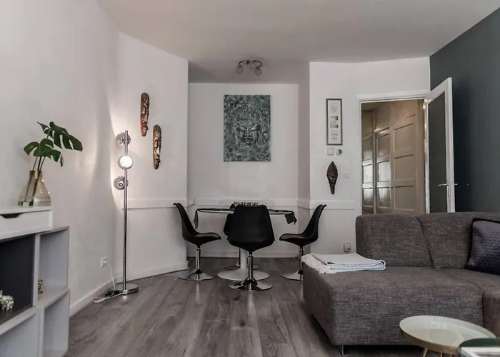 2 Double Bed In Sunny House In West *