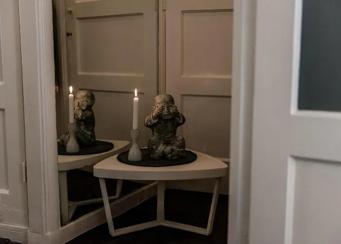 2 Double Bed In Sunny House In West