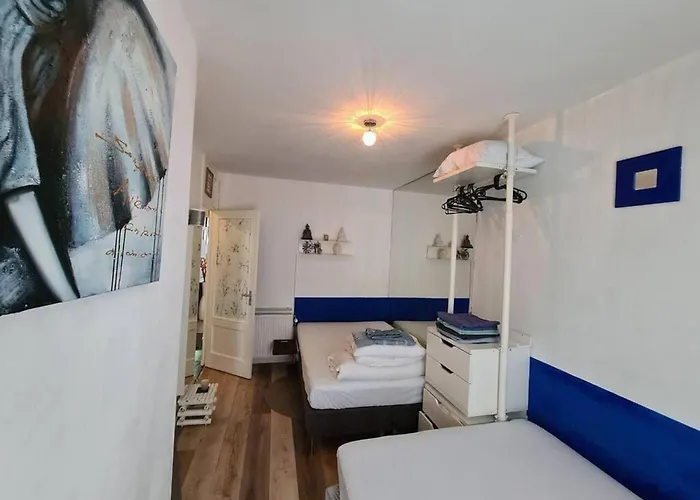 2 Double Bed In Sunny House In West *