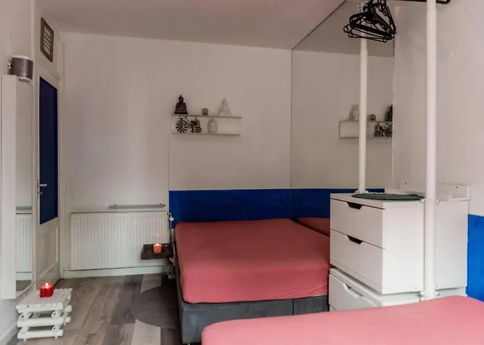 Hébergement de vacances 2 Double Bed In Sunny House In West *